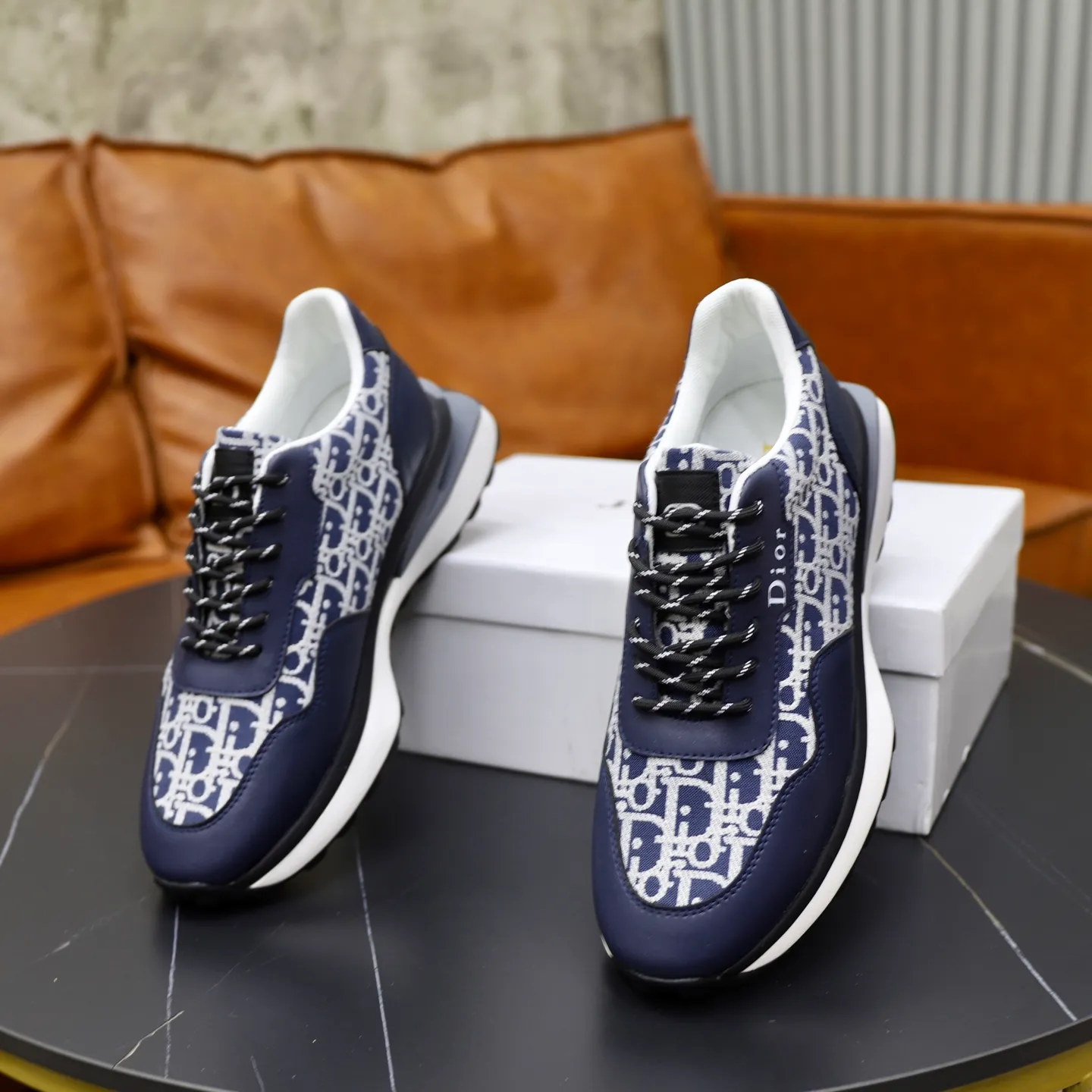 Ex-factory price: 462💰🙅‍♂️🙅‍♂️🙅‍♂️ Brand: Dior DIOR Standard code: 38-44 (45 customized) Grade: Same as the official website Material: Original leather splicing brand cloth Comfortable and breathable lining Lightweight and wear-resistant sports outsole Style category: Men's fashionable casual shoes Running sneakers Distinguished luxury brand elements Top luxury Color: actual picture color